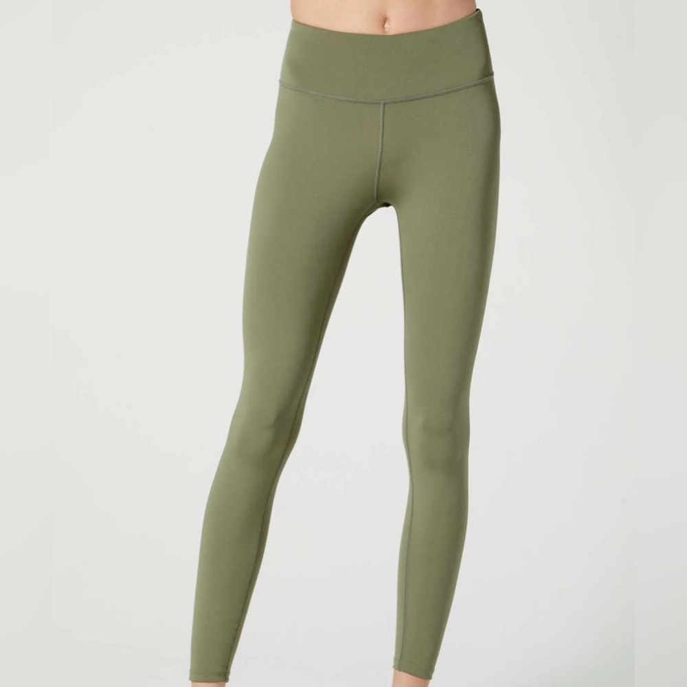 Wear It To Heart Zoe Back Pocket Leggings - NWOT